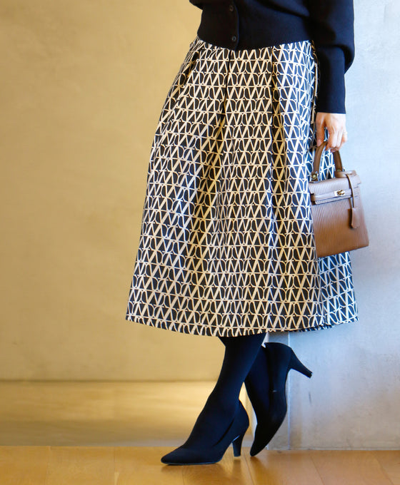 コーデのメインに。上級柄ジャガードスカート簡単取り入れ術