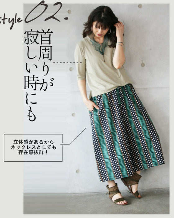 首元を美しくカバーするスカーフネックレス