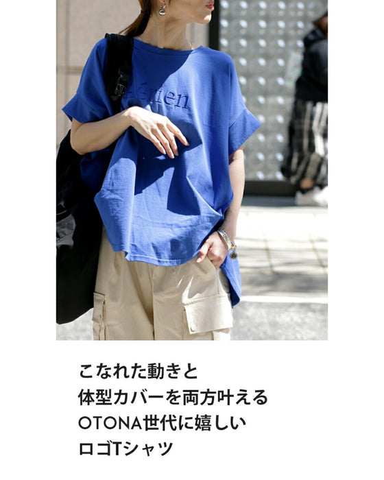 A logo T-shirt with sharp horn sleeves and tucked hem for a sophisticated look