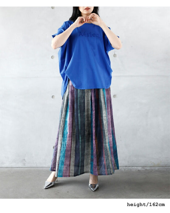 A logo T-shirt with sharp horn sleeves and tucked hem for a sophisticated look