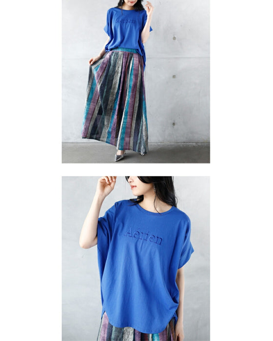A logo T-shirt with sharp horn sleeves and tucked hem for a sophisticated look