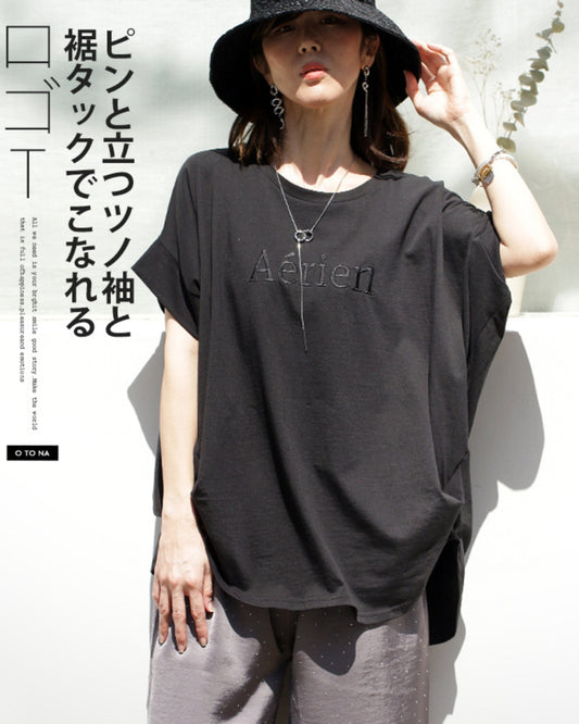 ピンと立つツノ袖と裾タックでこなれるロゴT トップス