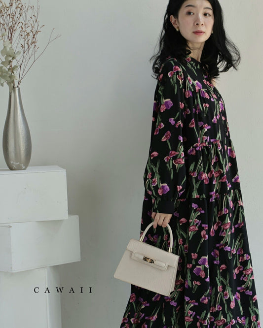 紫色の花咲くクラシカルレディミディアムワンピース(紐ベルト付き)