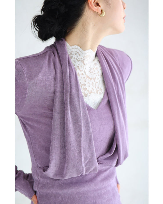 重なるドレープの肩パッド入りカットソートップス