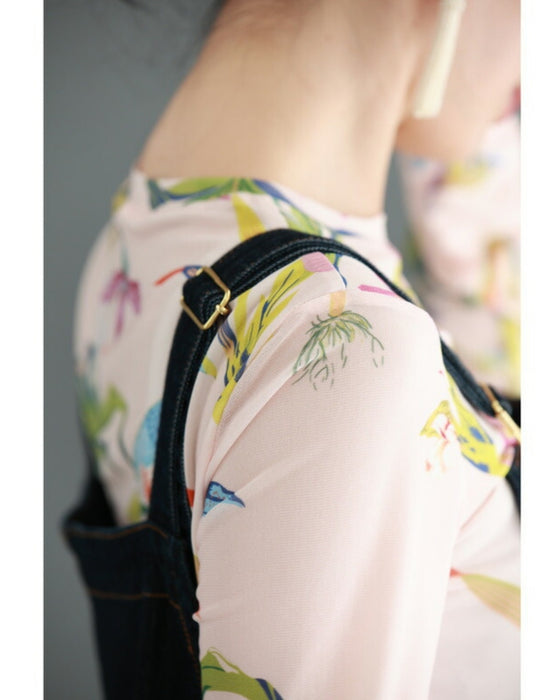 Sheer cut-and-sew top featuring animals and plants living in paradise