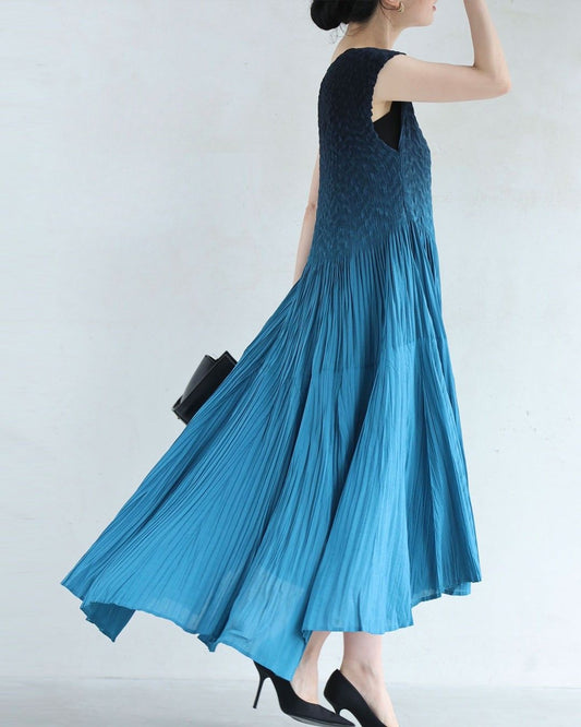 染まりゆくグラデーションのランダム裾プリーツロングワンピース