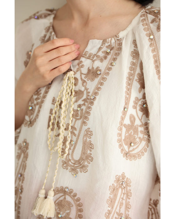 ビジュー散りばめたペイズリー刺繍ブラウスとスカートの2点セット【set】