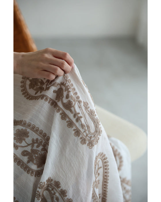 ビジュー散りばめたペイズリー刺繍ブラウスとスカートの2点セット【set】