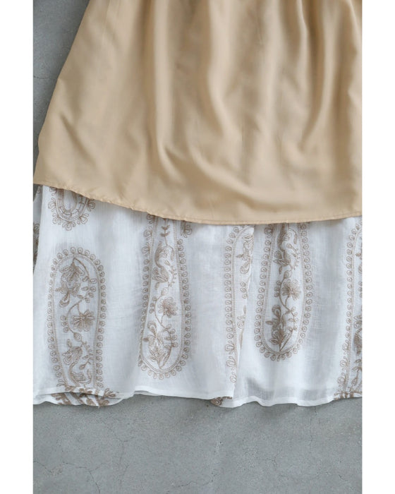 ビジュー散りばめたペイズリー刺繍ブラウスとスカートの2点セット【set】