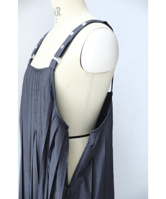長さ調節可能。プリーツ流れるサスペンダーロングワンピース