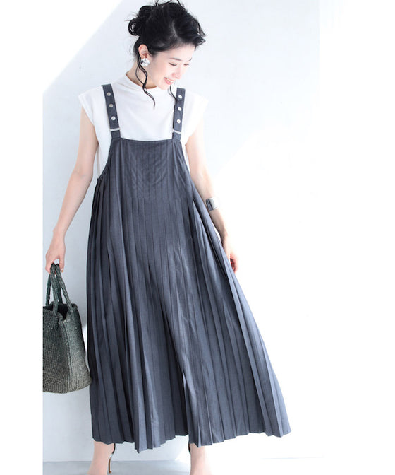 長さ調節可能。プリーツ流れるサスペンダーロングワンピース