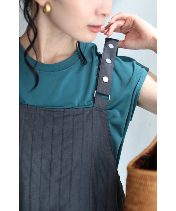 長さ調節可能。プリーツ流れるサスペンダーロングワンピース