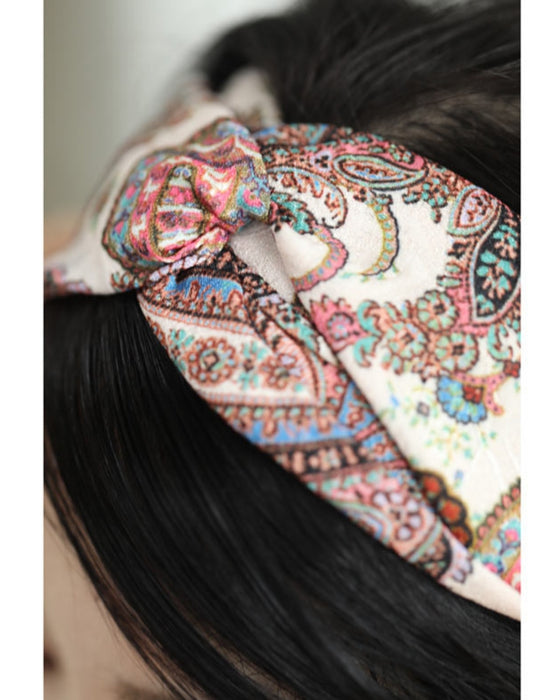 いつもの下ろし髪に。スカーフ柄ツイストヘアバンド