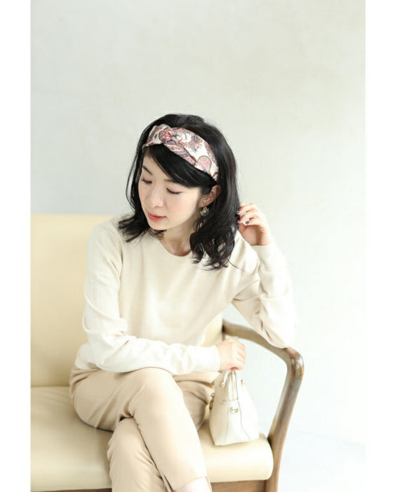 いつもの下ろし髪に。スカーフ柄ツイストヘアバンド