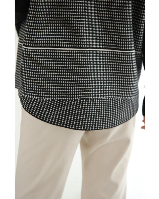 肩に流れるラインの柄ニットプルオーバートップス