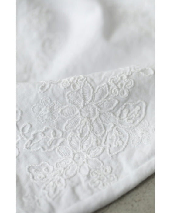 異素材合わせの白花レリーフ刺繍カットソートップス