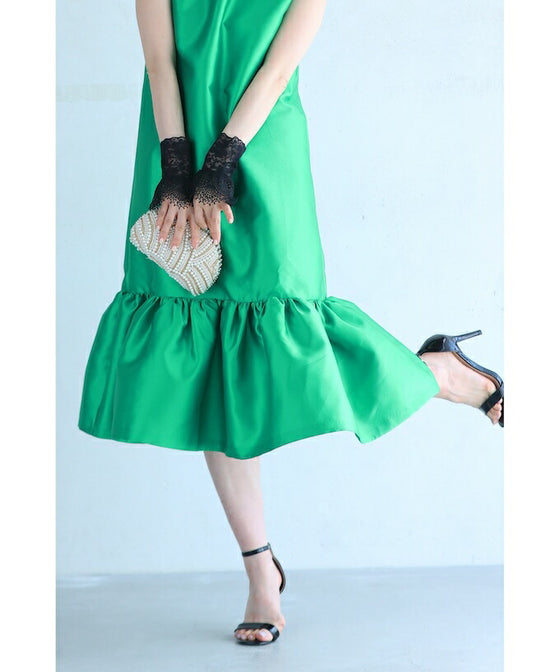 大人の艶足し花びらフリルワンピース