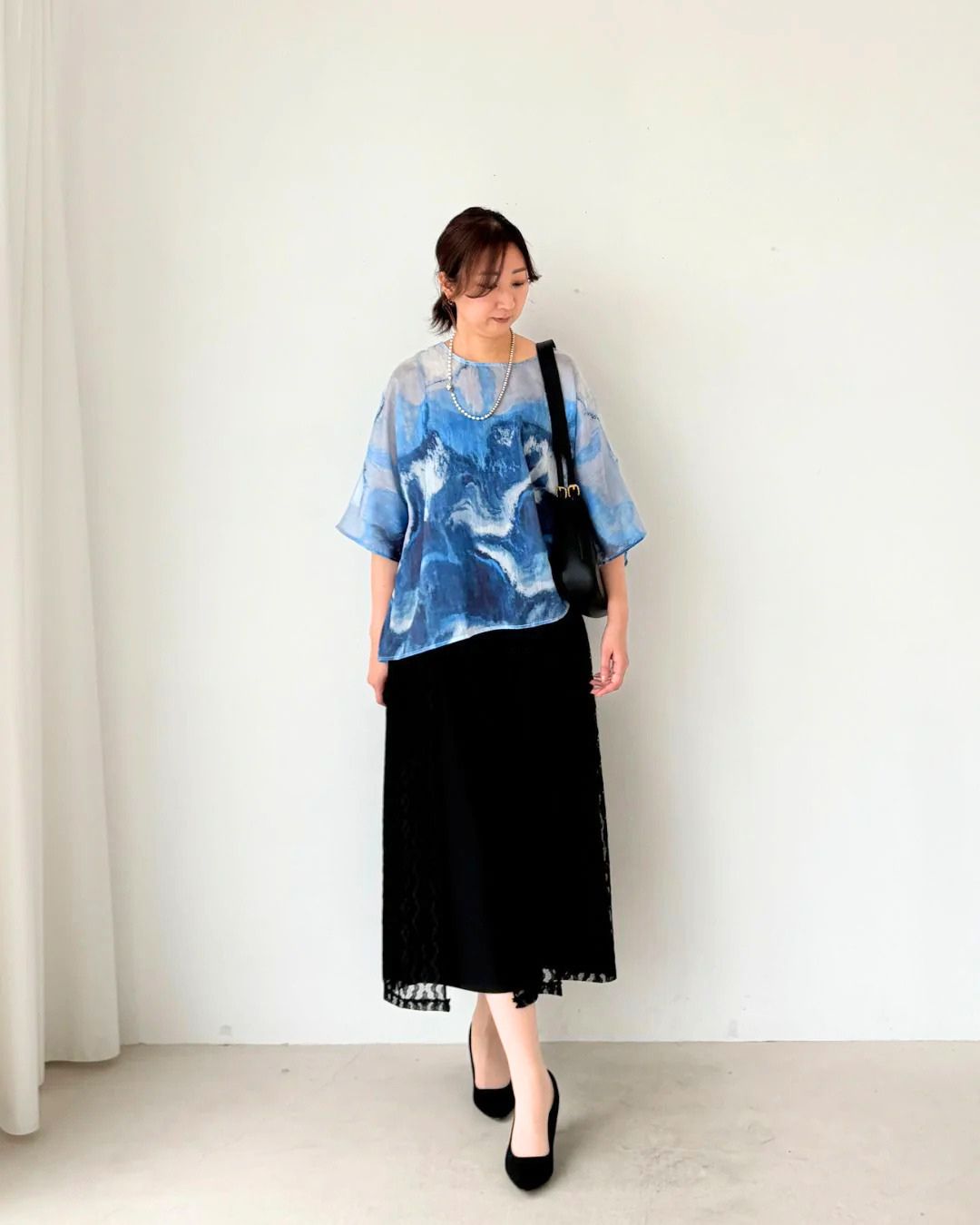 シアー素材で涼しげに！夏のカラーコーディネート