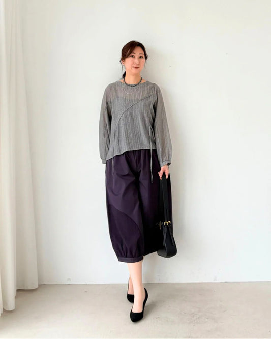 グレー×パープルで作る、大人のリラックススタイル