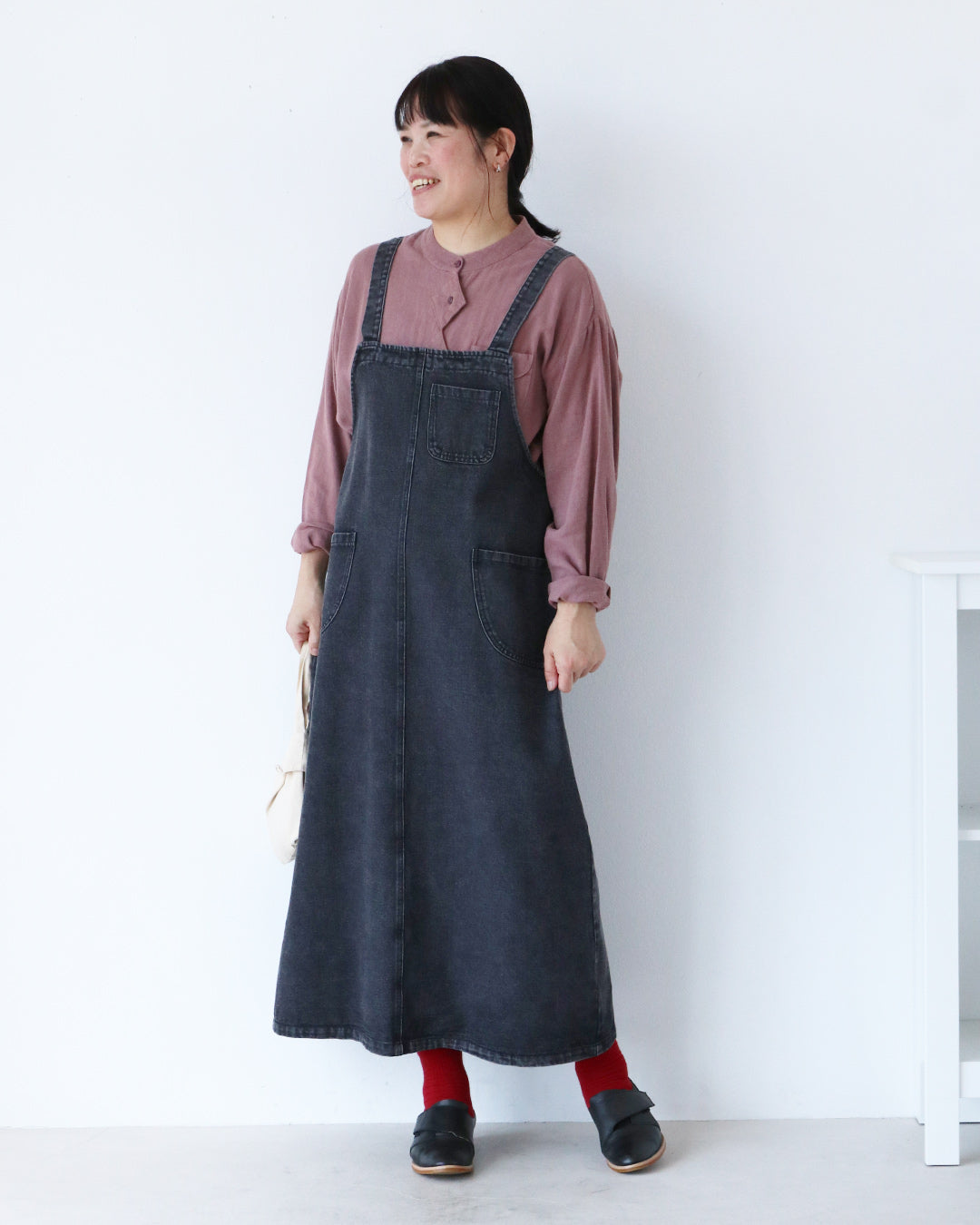 気取らず着られる、デニムジャンスカコーデ