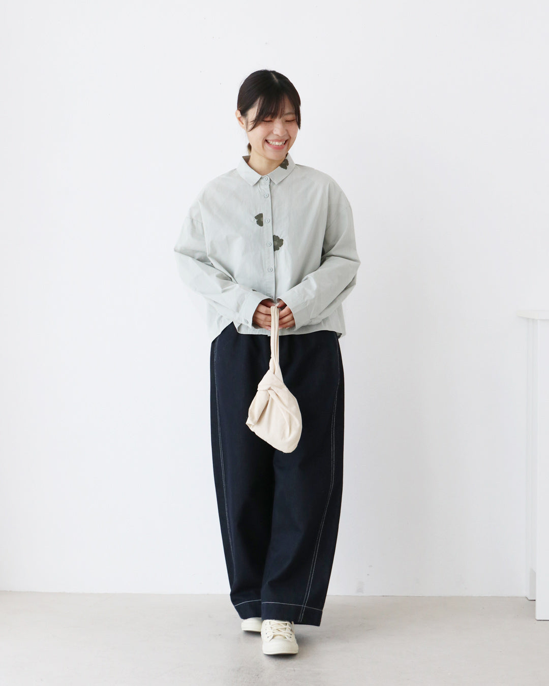 やわらかな空気感の大人カジュアル
