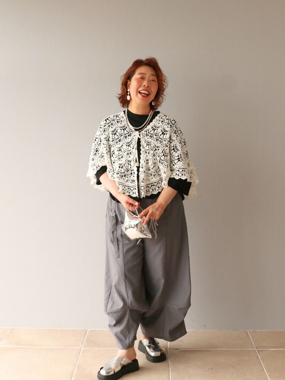 繊細レースを纏う、甘辛シックモード