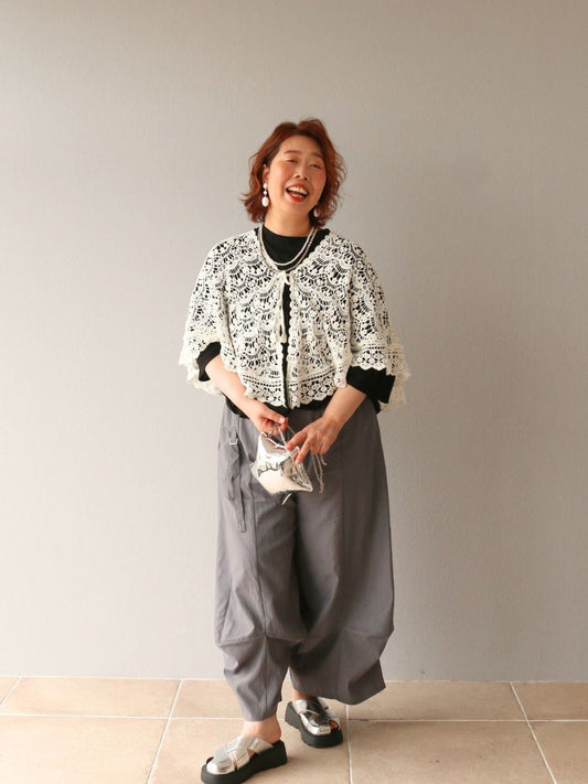 繊細レースを纏う、甘辛シックモード