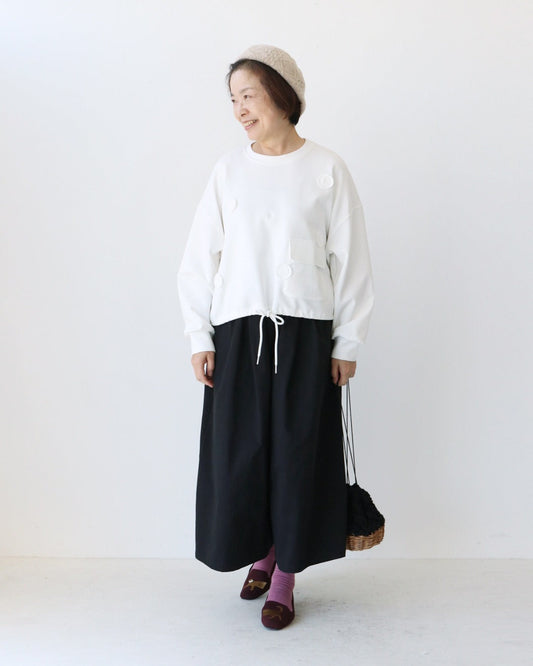 程よいリラックス感のモノトーンコーデ
