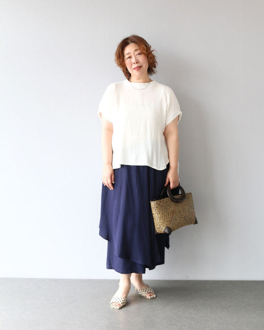 実は頼れる組み合わせ。白×ネイビーのすっきり見え