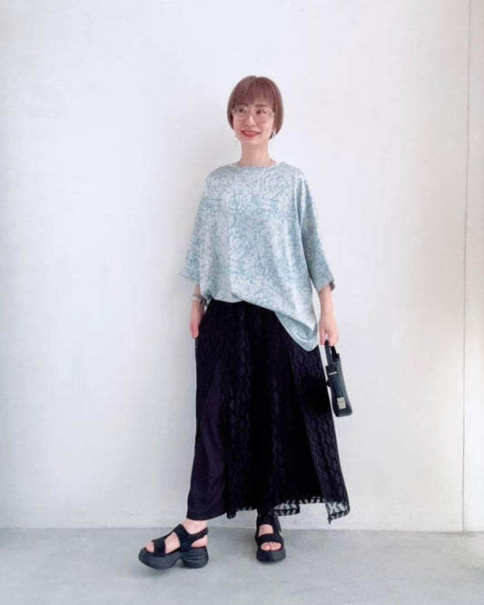 花柄とレースを、甘く着ない。大人の涼やかコーデ