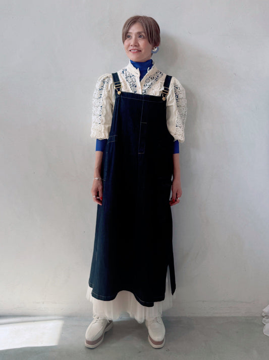 デニムサロペットで大人のフェミニンコーディネート