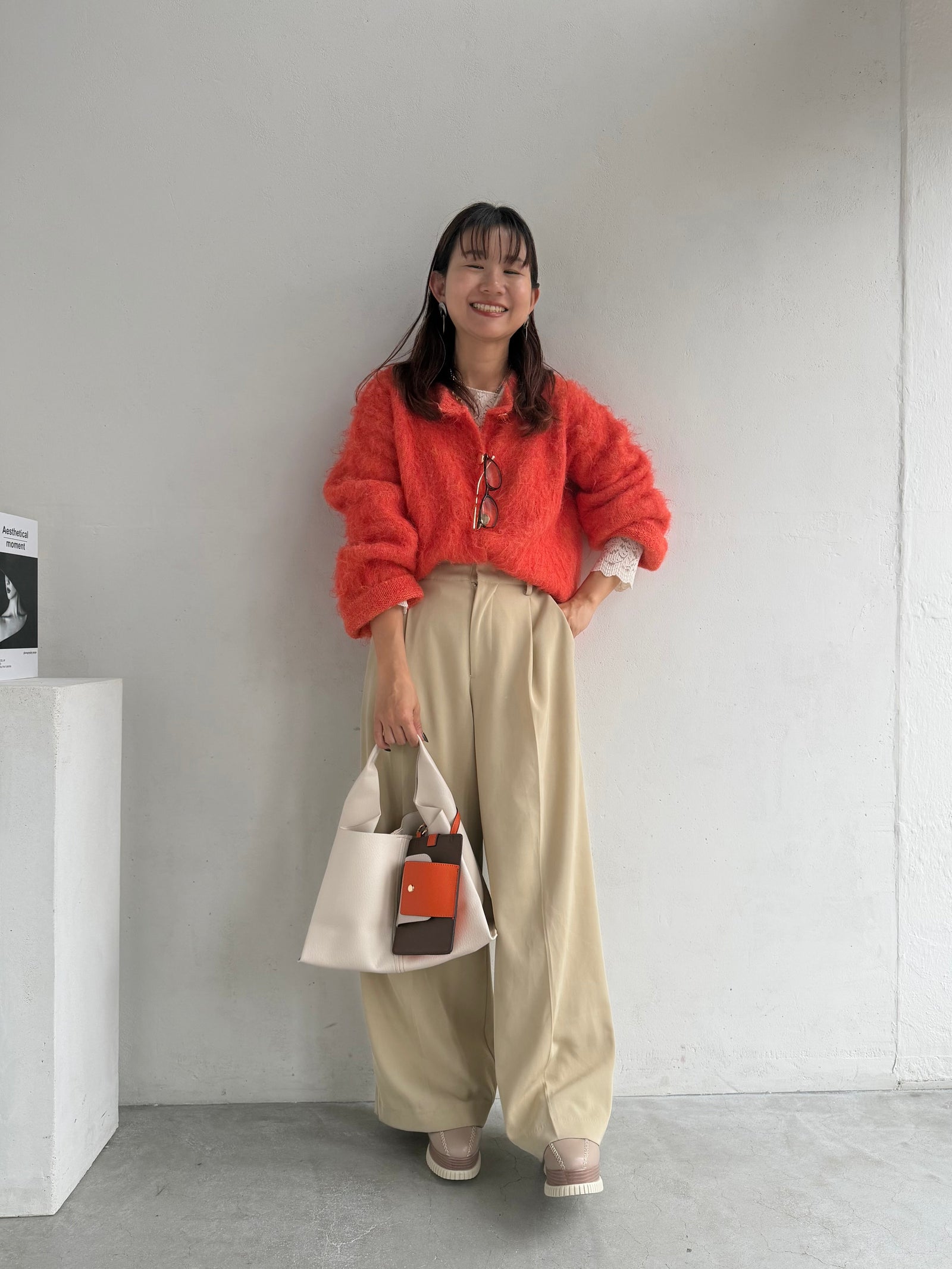 色で魅せる、華やかカジュアルコーデ