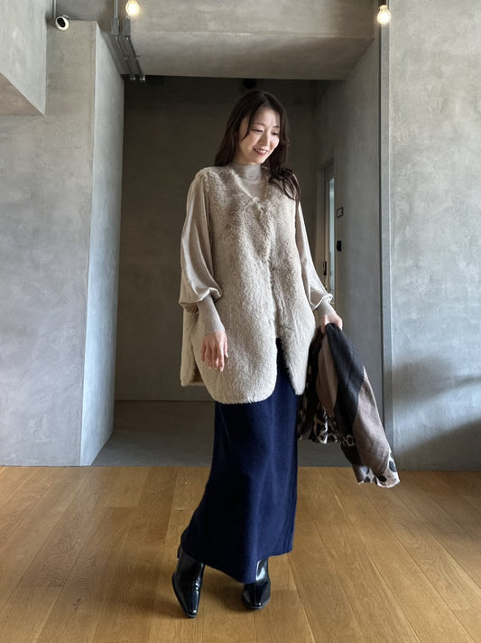 ベージュ×ネイビーがカワイイ 上品レイヤードスタイル