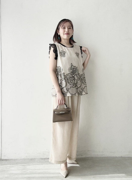 黒レースが引き締める、大人の美肌見えベージュセットアップ