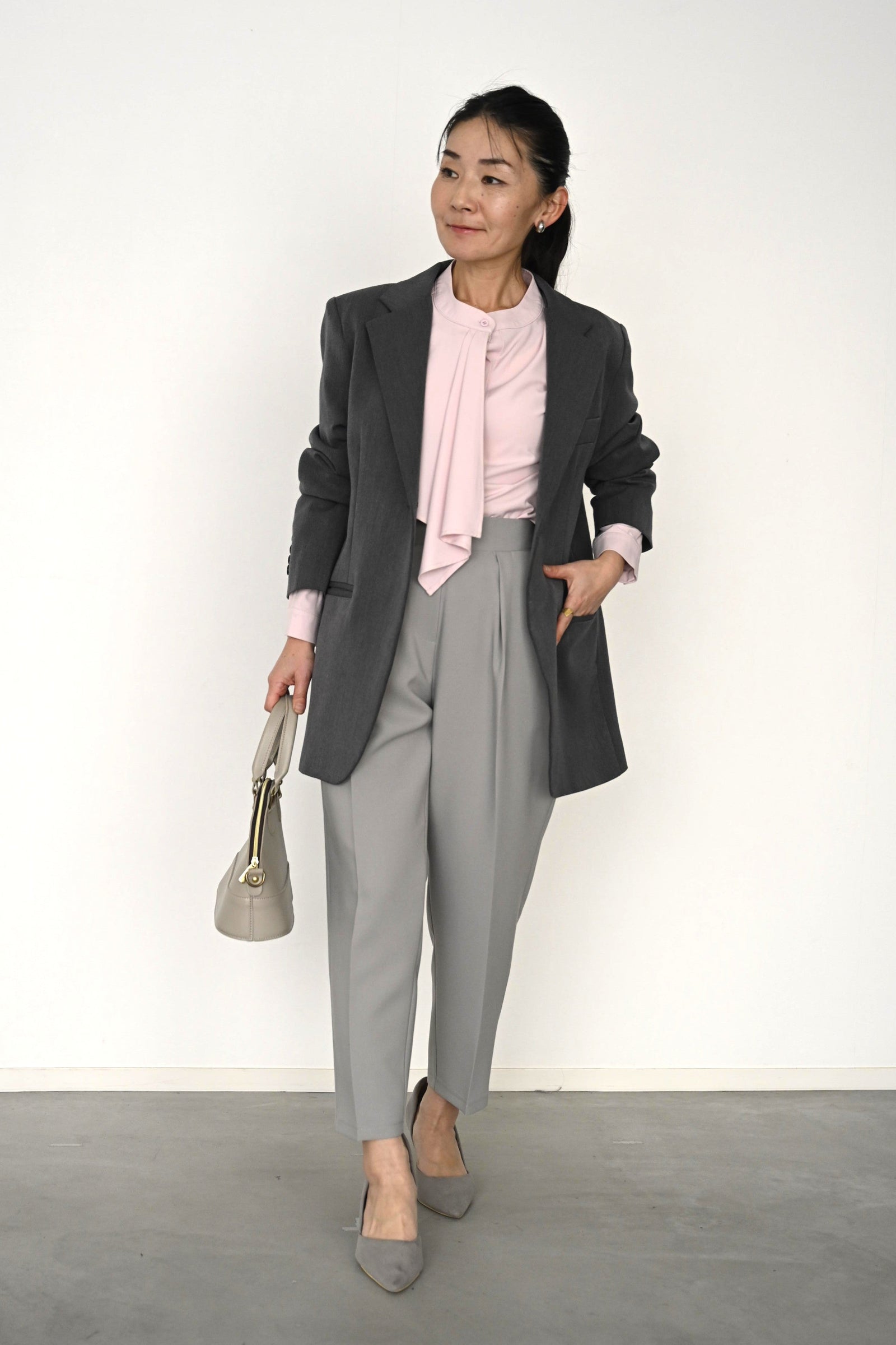 今どきスーツを着回し！華やかお仕事コーデ
