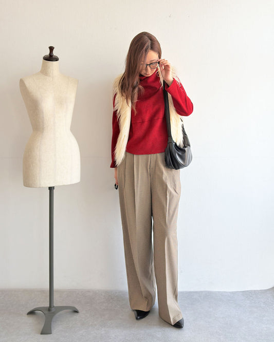 アクセントをきかせて。赤×ベージュ