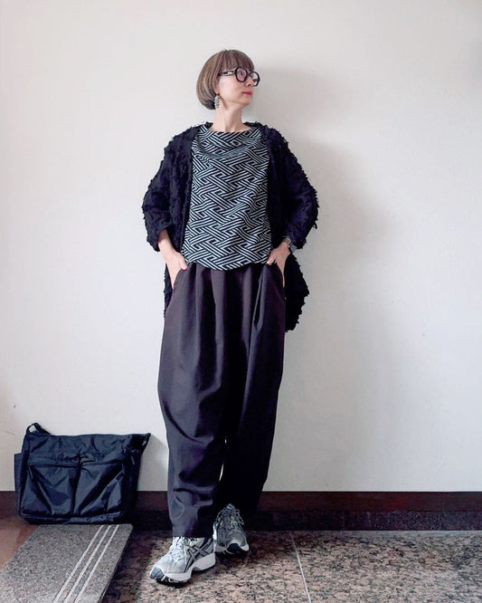 たおやかなに着こなす波トップスコーデ