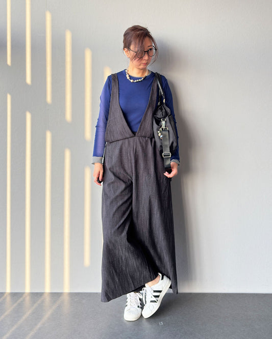 ブルー×チャコールグレーの知的コーデ