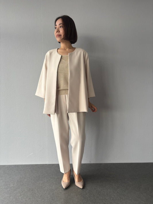 ワントーンで魅せる上品エクリュセットアップコーデ