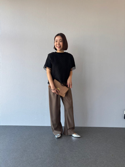 シアードットトップスで魅せる大人の抜け感コーデ