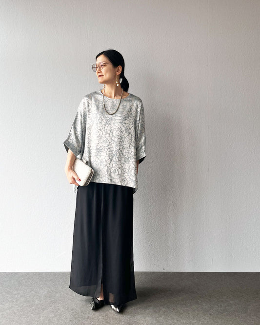 遊び心はディテールに。芯の強さと優しさを纏う、洗練された大人のモノトーン