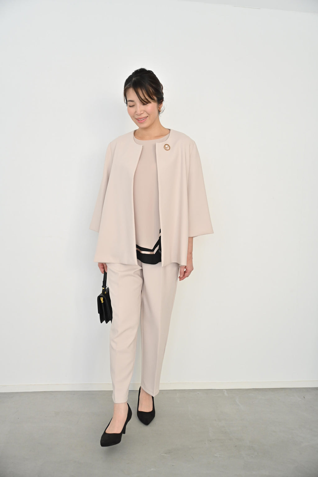 きちんとしたい日に、そっと寄り添う“今どきスーツ – ONE PEACE ONLINE