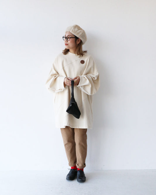 色数を抑えることで、ラフなのに大人っぽいバランスに