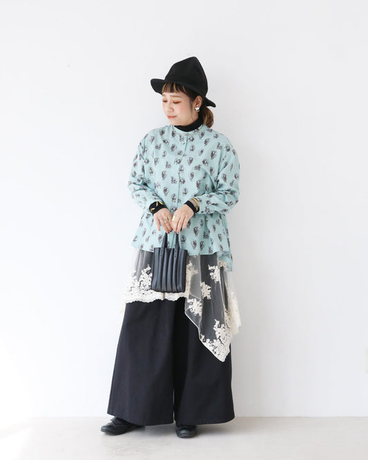 甘さとモード感のバランスを楽しめるコーデ