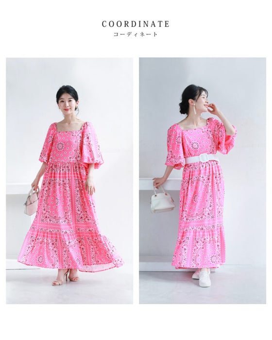 太陽の日差しに映えるバンダナ柄ロングワンピース