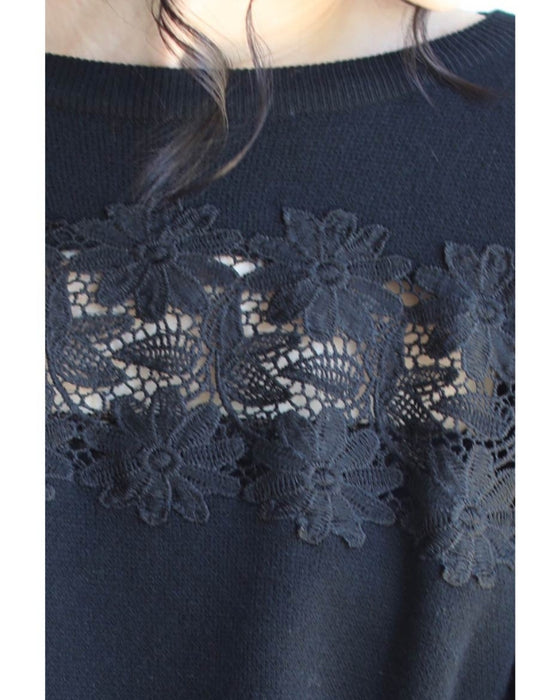 袖と胸元に咲き誇る花レースニットトップス