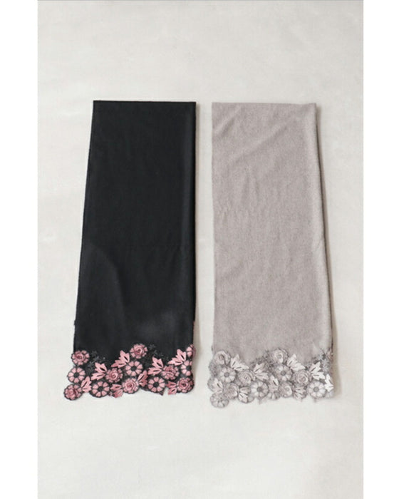 上質な肌触り。立体花刺繍のストール
