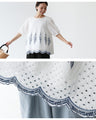 幸せを運ぶ三つ葉刺繍トップス