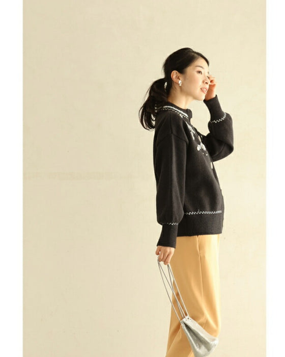 Knitted cardigan with flowers drawn with beads and jewels