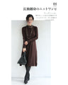 A lace inner that stylishly hides wrinkles around the neck